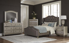 Load image into Gallery viewer, 4 Pc Queen Bed Set