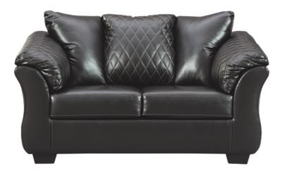 Betrillo Loveseat