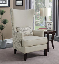 Load image into Gallery viewer, Traditional Cream Accent Chair