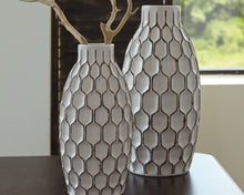 Load image into Gallery viewer, Dionna Vase Set of 2