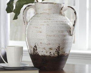 Dion Vase