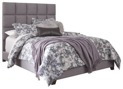 Dolante Queen Upholstered Bed