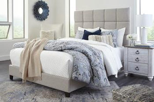 Dolante Queen Upholstered Bed