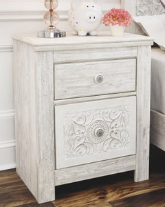 Paxberry Nightstand