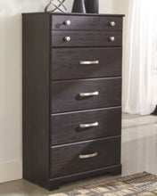 Load image into Gallery viewer, Reylow Chest of Drawers