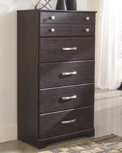 Load image into Gallery viewer, Reylow Chest of Drawers