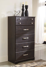 Load image into Gallery viewer, Reylow Chest of Drawers