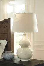 Load image into Gallery viewer, Saffi Table Lamp