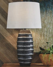 Load image into Gallery viewer, Billow Table Lamp