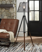 Load image into Gallery viewer, Leolyn Floor Lamp