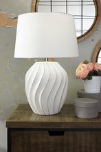 Load image into Gallery viewer, Hidago Table Lamp