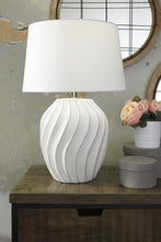 Load image into Gallery viewer, Hidago Table Lamp