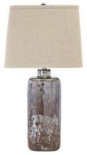 Load image into Gallery viewer, Shanilly Table Lamp