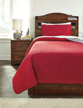 Load image into Gallery viewer, Dansby 2Piece Twin Coverlet Set