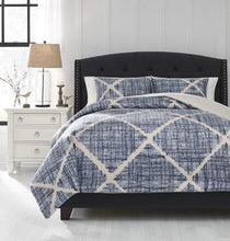 Load image into Gallery viewer, Sladen 3Piece Queen Comforter Set