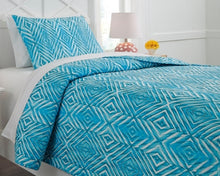 Load image into Gallery viewer, Jolana 2Piece Twin Quilt Set