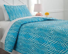 Load image into Gallery viewer, Jolana 2Piece Twin Quilt Set