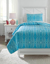 Load image into Gallery viewer, Jolana 2Piece Twin Quilt Set
