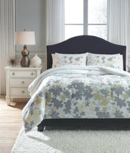 Load image into Gallery viewer, Maureen 3Piece Queen Comforter Set