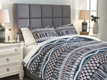 Load image into Gallery viewer, Shilliam 3Piece Queen Comforter Set