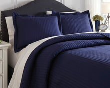 Load image into Gallery viewer, Raleda 3Piece Queen Coverlet Set