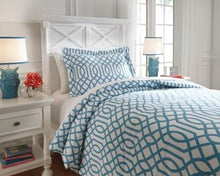 Load image into Gallery viewer, Loomis 2Piece Twin Comforter Set