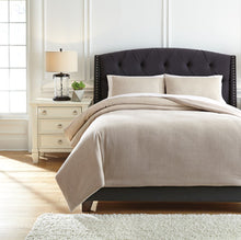 Load image into Gallery viewer, Mayda 3Piece King Comforter Set