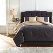 Load image into Gallery viewer, Medi 3Piece Queen Comforter Set