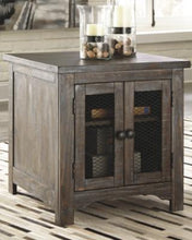 Load image into Gallery viewer, Danell Ridge End Table