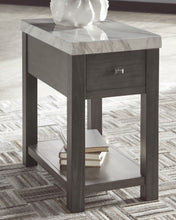 Load image into Gallery viewer, Vineburg Chairside End Table