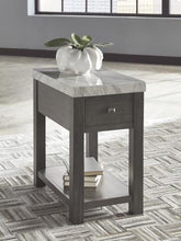 Load image into Gallery viewer, Vineburg Chairside End Table