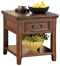 Load image into Gallery viewer, Woodboro End Table