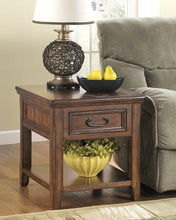 Load image into Gallery viewer, Woodboro End Table