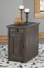 Load image into Gallery viewer, Wyndahl Chairside End Table