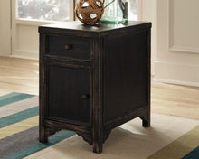 Load image into Gallery viewer, Gavelston Chairside End Table