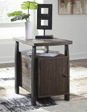 Load image into Gallery viewer, Vailbry Chairside End Table